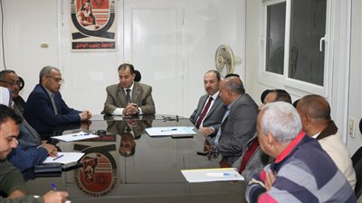 رئيس جامعة جنوب الوادى يناقش إنشاء مركز الأوراق الثبوتية 
