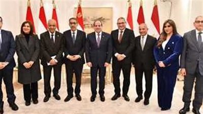  السيسي: نعمل على توطين الصناعة لتقليل الاستيراد وتخفيض الطلب على العملة الصعبة 