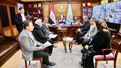 عبد المعطى يلتقي أهالي كفر الشيخ بمكتبه ويبحث  شكواهم 