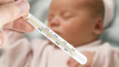 كيف تتعاملين مع حمى الرضع.. إرشادات طبية للأمهات للحفاظ على صحة أطفالهن