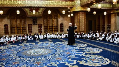 أطفال المحافظات الحدودية في زيارة لمسجد الصحابة بشرم الشيخ