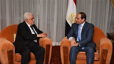 الرئيس السيسي يلتقي الرئيس الفلسطيني محمود عباس على هامش قمة الدول النامية