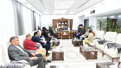 محافظ قنا يناقش مع وفد هيئة الاستثمار خطط دعم المشروعات وتسهيل الإجراءات للمستثمرين