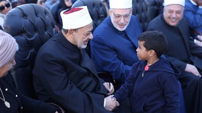 شيخ الأزهر يفتتح معهد «محمد عطيتو» بالأقصر .. ويشارك التلاميذ فرحتهم