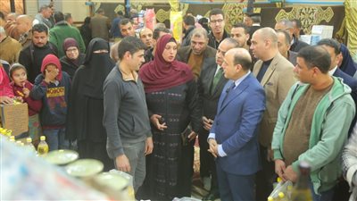  محافظ كفرالشيخ يستمع لطلبات أهالي سيدي سالم خلال تفقده لسوق 