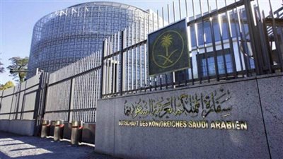 دبلوماسي سعودي يتهم صاحب شركة سياحة بابتزازه وتزوير مستندات