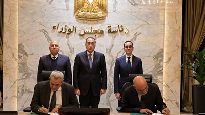مدبولي يشهد التوقيع على عقد أرض مصنع جديد لتصنيع سيارات 