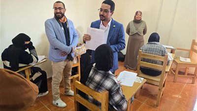 عميد المعهد الفني الصحي بقنا يتفقد سير امتحانات نصف العام