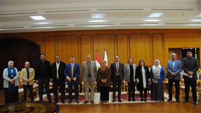 رئيس جامعة كفر الشيخ يستقبل وفد البرنامج الوطني لادارة المخلفات الصلبة 
