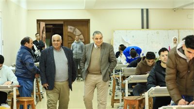 رئيس جامعة كفر الشيخ يتفقد سير امتحانات الفصل الدراسى الاول