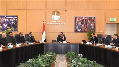 وزير الإسكان يتابع سير العمل بمنطقة الأعمال المركزية بالعاصمة الإدارية الجديدة