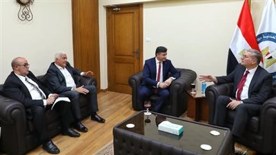 استئناف تنمية حقل ظهر وبدء تطوير حقل نرجس..وزير البترول يبحث تعزيز الانتاج