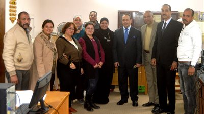 عميد كلية الحقوق بقنا يهنئ العاملين والطلاب الأقباط بعيد الميلاد المجيد