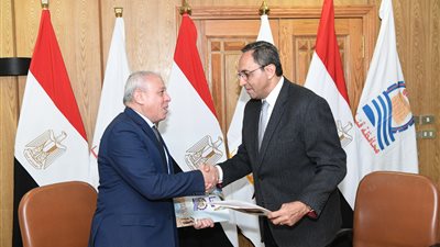 محافظ قنا يوقع بروتوكول تعاون لإنشاء مزرعة نموذجية لإنتاج شتلات قصب السكر بالمراشدة