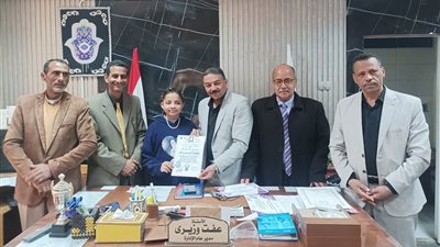 تعليم نجع حمادي تكرم التلميذة 