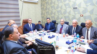 قرارات مهمة.. تفاصيل اجتماع نقيب المحامين بهيئة المكتب والأمانة العامة