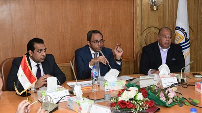محافظ قنا يتابع مستجدات تقنين أراضي أملاك الدولة ويشدد على سرعة إنهاء الطلبات