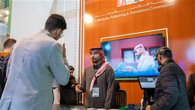 مثقفون وأدباء مصريون يشيدون بمبادرات هيئة الأدب والنشر والترجمة في معرض القاهرة الدولي للكتاب 
