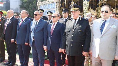 محافظ كفرالشيخ يضع إكليل الزهور على النصب التذكاري لشهداء الشرطة