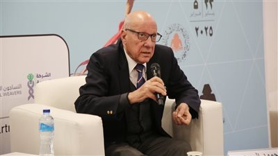 محمود الربيعي يستعرض 