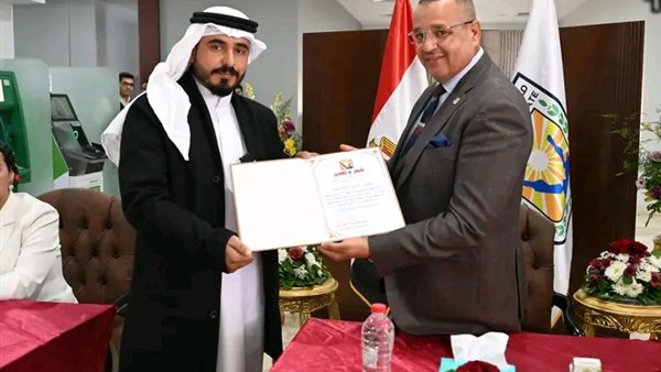 خلف الحدث