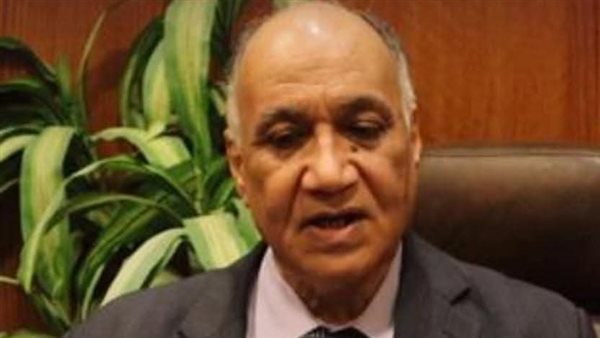 الكاتب الصحفي أحمد