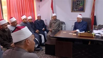  وكيل اوقاف كفرالشيخ يجتمع بأئمة قادة فكر  ويشد  على ملء الفضاء الالكتروني بالوسطية والاعتدال 