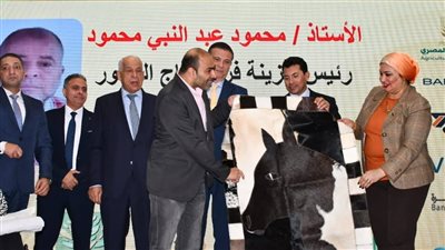 تكريم وكيل نموذج محاكاة مجلس الشيوخ على هامش الإحتفال باليوم العالمى للأشخاص ذوى الإعاقة