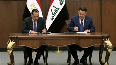 رئيسا وزراء مصر والعراق يشهدان التوقيع على عدد من وثائق التعاون 