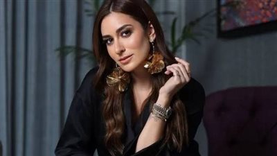أمينة خليل تُفاجئ الجمهور بالحجاب في 