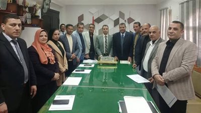 وكيل تعليم كفر الشيخ يكرم أعضاء المتابعة ويجري مقابلات مع المتقدمين لتسيير الأعمال