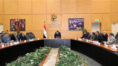وزير الإسكان يتابع موقف مشروعات مياه الشرب والصرف الصحي بمبادرة حياة كريمة