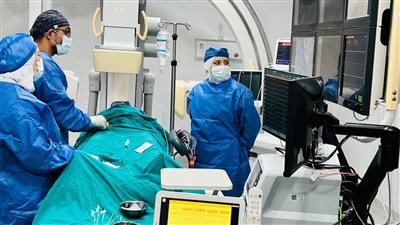 نجاح قسطرة قلبية دقيقة وزرع منظم قلب لمسن بمستشفى رأس سدر