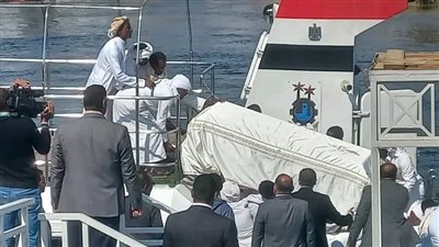 تشييع جثمان كريم أغاخان في جنازة مهيبة على نهر النيل بأسوان