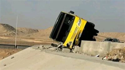 انقلاب مروع لأتوبيس طلابي على محور دار السلام..إصابات وذعر في طريق الجامعة