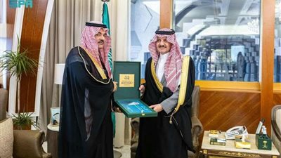 أمير الشرقية يتسلّم تقرير منتدى حفر الباطن للاستثمار2025..انطلاقة جديدة نحو اقتصاد مزدهر