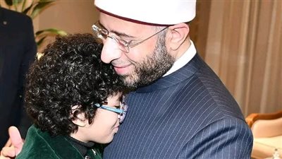 وزير الأوقاف يكرم الشاعر الصغير أدهم عبد النبي..«تكريم مستحق لموهبة أدبية واعدة»