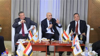 وزير التعليم يستعرض مقترح 