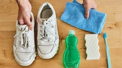 تخلص من رائحة الحذاء الكريهة نهائيًا بـ 8 طرق مجربة وفعالة