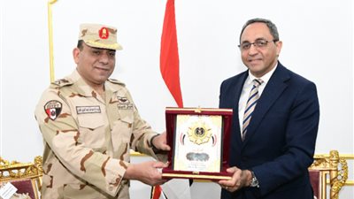 محافظ قنا يشهد احتفال يوم الشهيد ويكرّم أسر الأبطال ومصابي العمليات الحربية