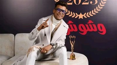 أصدقاء عصام صاصا في انتظار الإفراج عنه..ومدير أعماله يصل قسم شرطة الطالبية