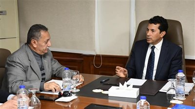 وزير الرياضة يلتقي إدارة مركز شباب الاستاد ببورسعيد لبحث مستجدات المقر الجديد