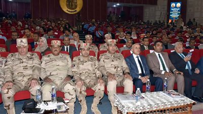 قائد قوات الدفاع الشعبي ومحافظ الأقصر يشهدان فعاليات الندوة التثقيفية الثامنة عشر للمدارس بالأقصر