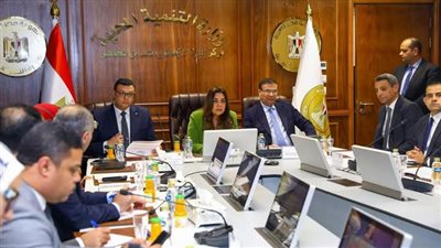 وزراء التنمية المحلية والإسكان والزراعة يتابعون مع المحافظين جهود التصدي للتعديات على الأراضي الزراعية