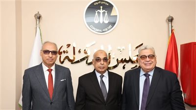 وزير العدل يفتتح مكتب التوثيق والشهر العقاري بالغردقة خلال جولة تفقدية بمجلس الدولة