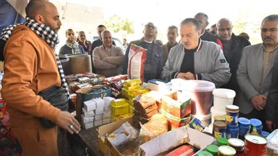 بتخفيضات 30%.. محافظ أسيوط يفتتح معرض 