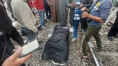 مصرع طفل دهسًا تحت عجلات قطار بأسيوط والنيابة تعاين موقع الحادث