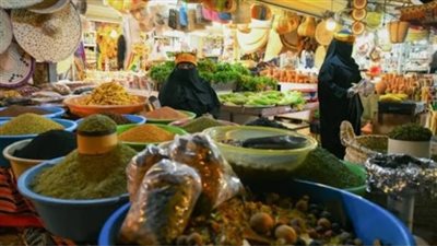 سوق الثلاثاء الشعبي في أبها: وجهة تراثية تعكس أصالة السعودية