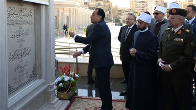 بمساحة 8100 متر مربع.. رئيس الوزراء يفتتح مسجد 