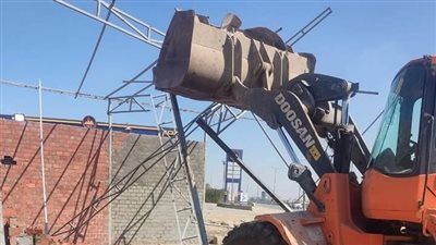 إزالة تعديات على الأراضي الزراعية وأملاك الدولة بقرية أبو زعبل